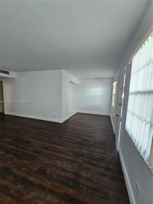 Building Photo - 800 SW 131st Ave