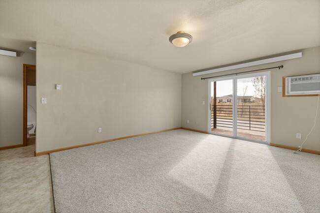 Building Photo - 2 BED | 2 BATH | CONDO | GROUND LEVEL | CH...