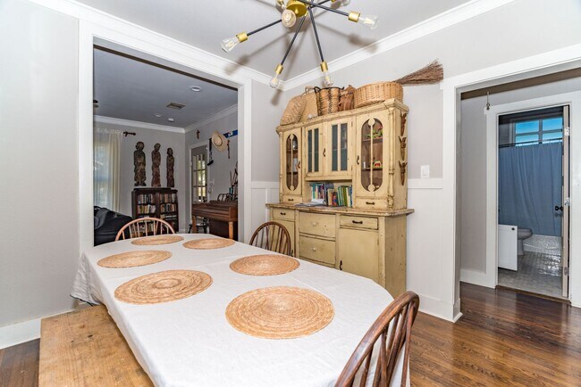 Foto del edificio - 3 Bedroom in Alamo Heights