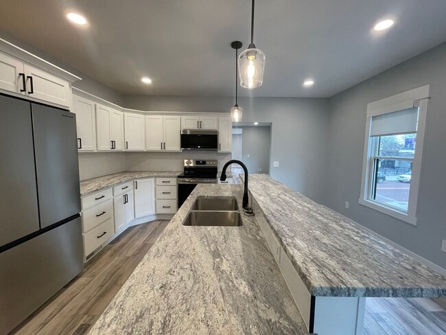 Building Photo - Beautiful One Bedroom in Cherry Hill - All Utilities Including WiFi are included!
