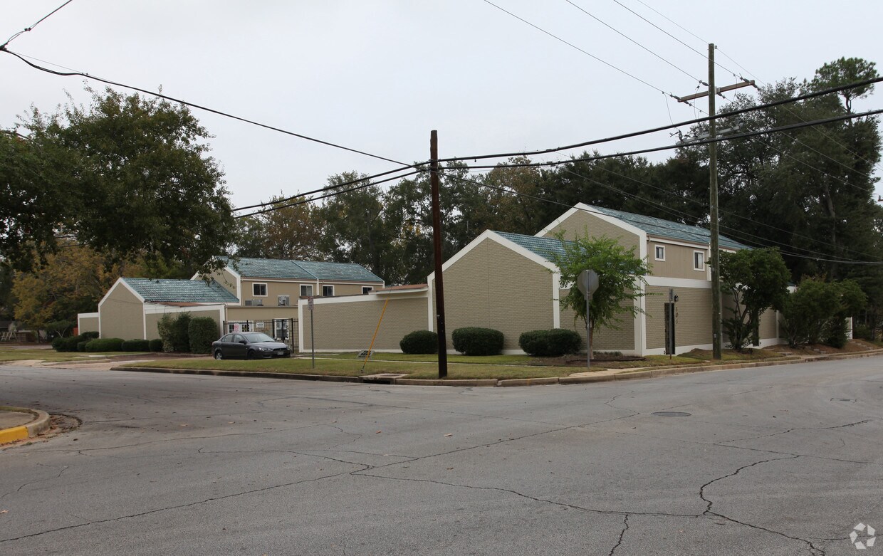 Beasley Town Homes Apartments in Conroe, TX