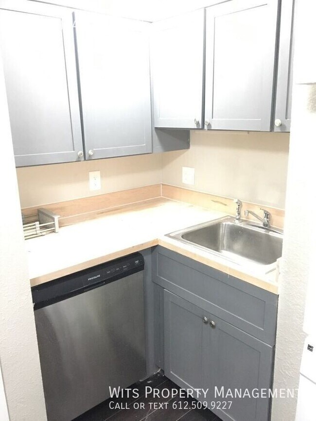 Foto del edificio - 1220 Lilac Dr N