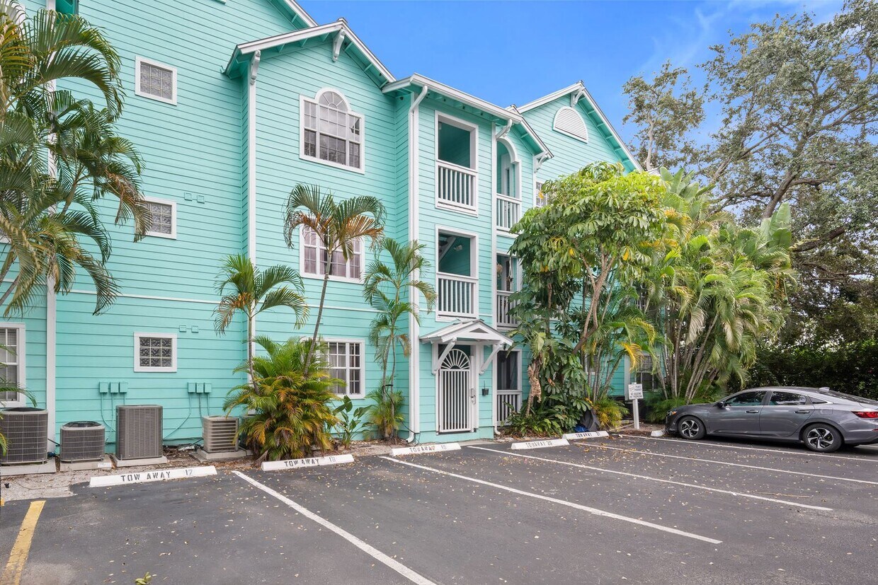Primary Photo - Spacious 2BR/2BA third floor South Tampa c...