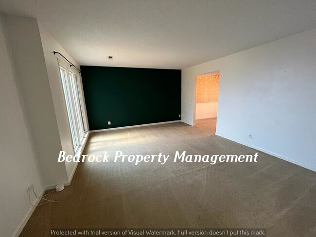 Building Photo - 1709 Willowbrook Dr SE