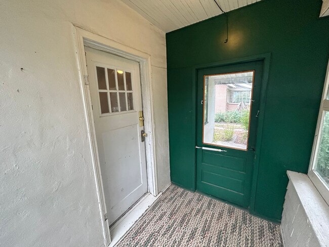Building Photo - Charming 2 bedroom 1 bath home!