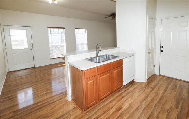 Foto del edificio - 611 Zennia St