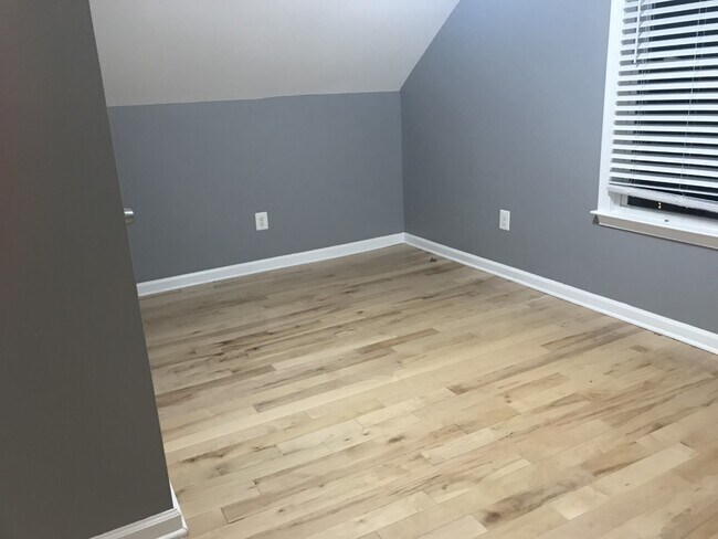 UPSTAIRS LOFT - 1304 Cox St