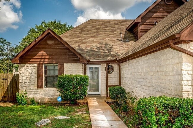 Building Photo - 2102 Boxwood Path