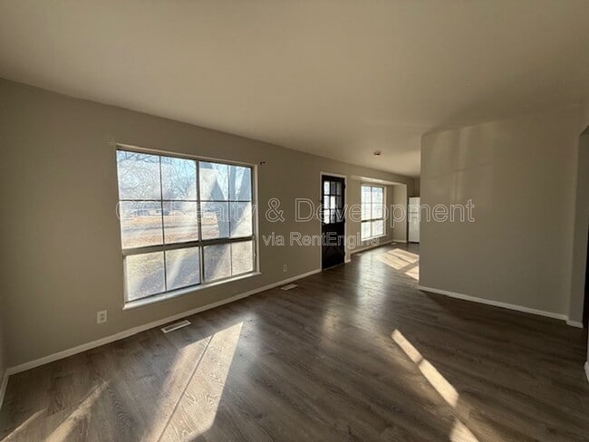 Building Photo - 229 Cedarwood Ave