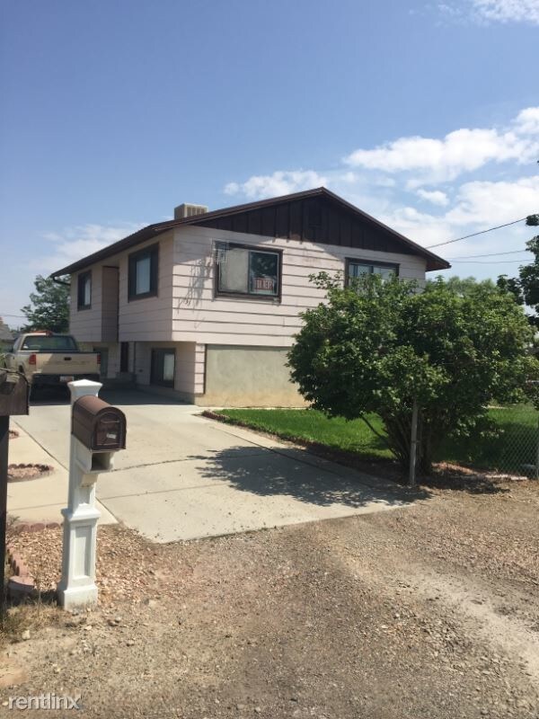 Primary Photo - 5 br, 2 bath House - 733 S. Elm Ave.