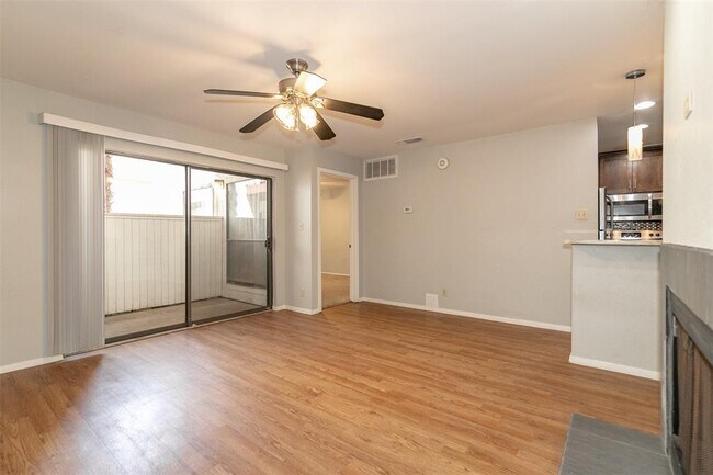 Foto del edificio - 3115 Helms St