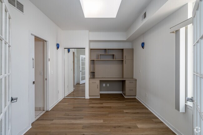 Interior Photo - 3139 Professional Dr