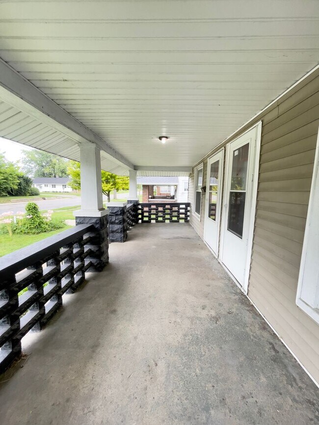 Foto del edificio - PRELEASING for AUGUST! Close to Campus: Washer and Dryer Included