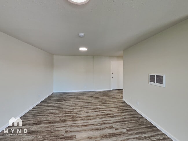 Foto del edificio - 240 Athol Ave