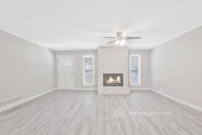 Building Photo - 6135 Hillpine Dr