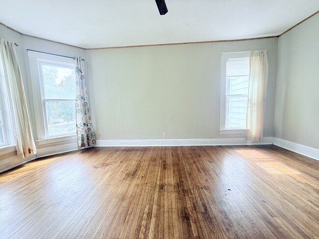 Living Room - 900 W Parker St