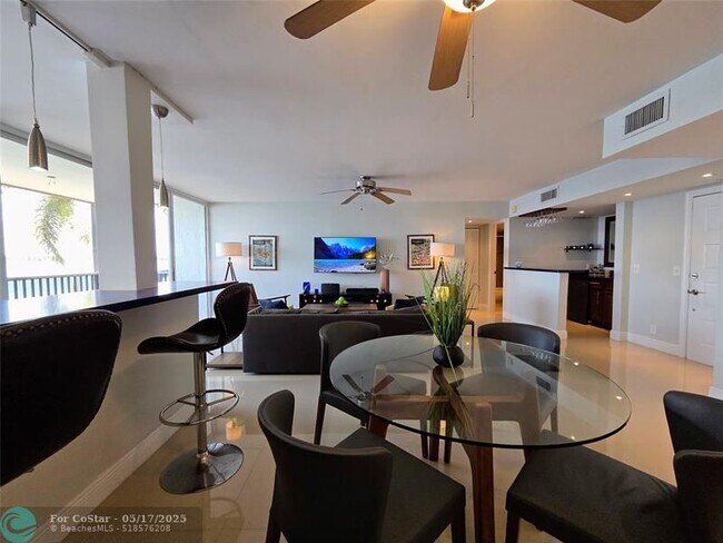 Foto del edificio - 106 Lake Emerald Dr