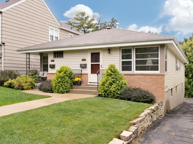 Foto del edificio - 4328 York Ave S