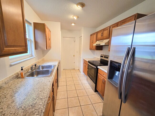 Foto del edificio - Charming 3 bed 2 bath house in Palm Bay