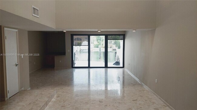 Foto del edificio - 255 Poinciana Island Dr