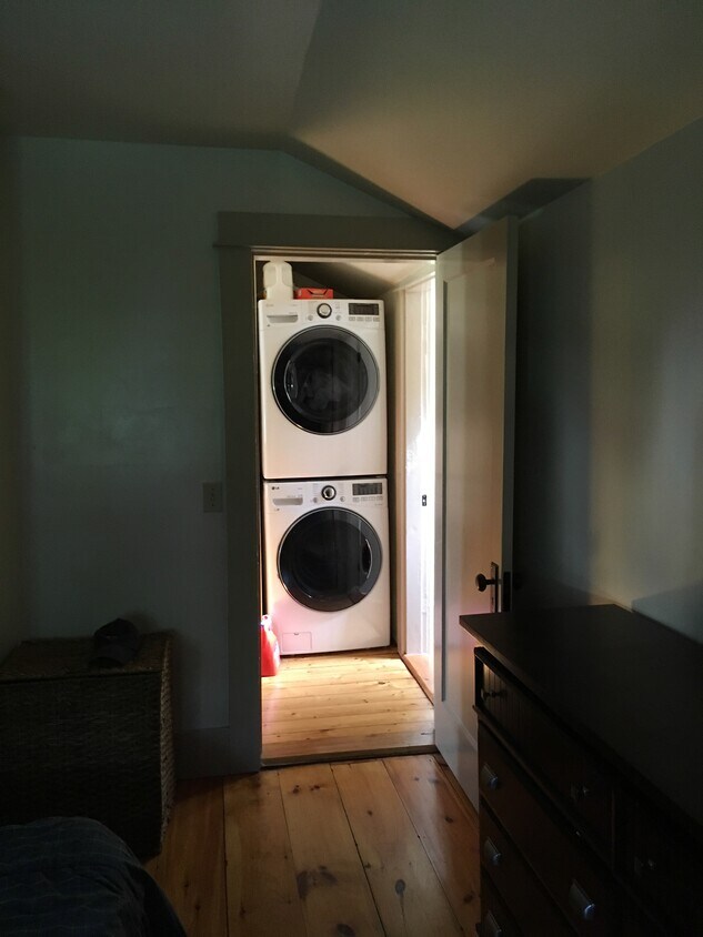 Washer/Dryer - 21 Oak St