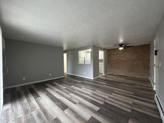 Interior Photo - 1553 Glen Parker