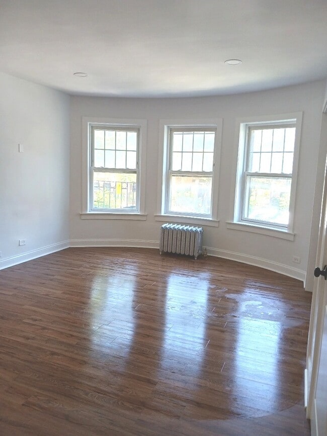Building Photo - 5947 N Winthrop Ave