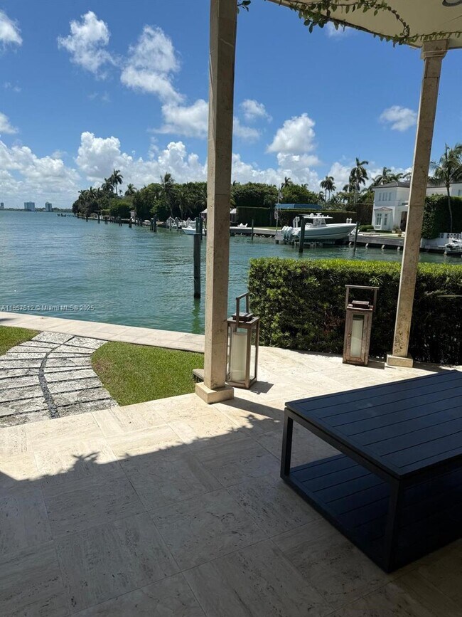 Foto del edificio - 6500 N Bay Rd