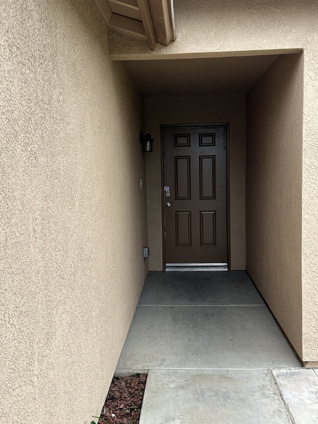 Building Photo - A Perfect Blend of Space & Convenience in This 3-Bedroom Charmer