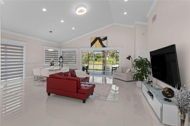 Foto del edificio - 1530 Lacosta Dr W