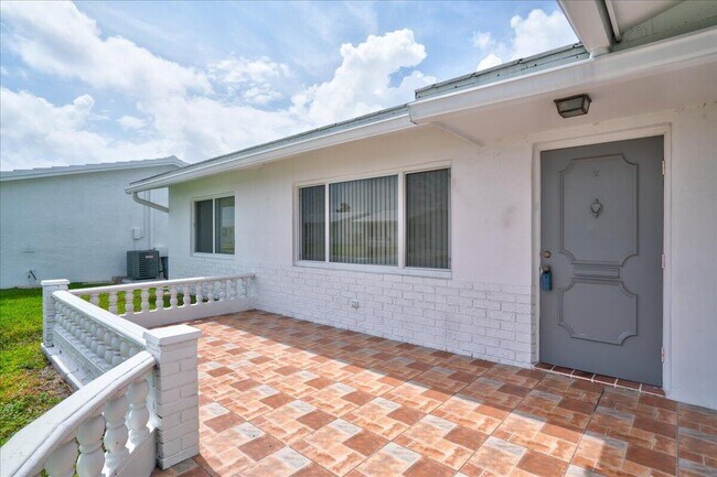 Foto del edificio - 2086 SW 12th Ave