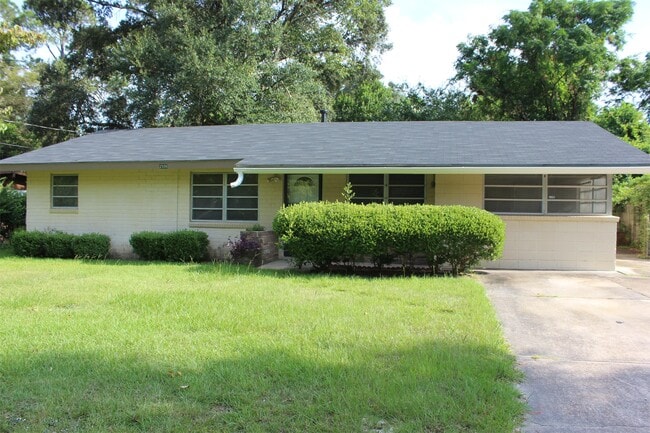 Building Photo - 2506 Brierwood Dr