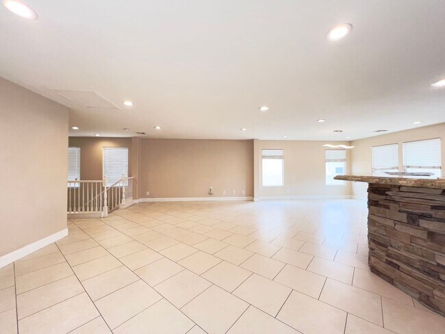 Building Photo - Fantastic 4 Bedroom home highly upgraded