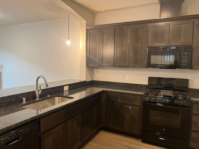 Foto del edificio - Beautiful Newer Built Home Central location!