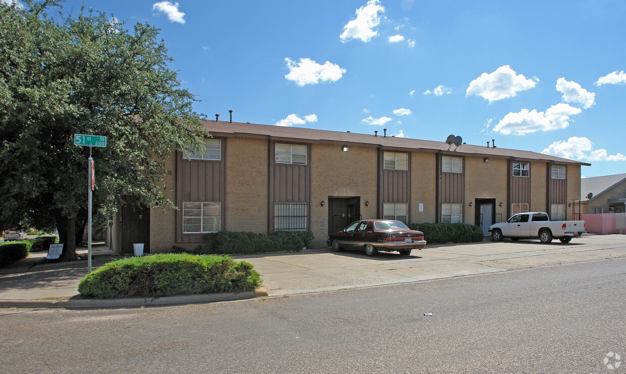 Primary Photo - 2101 51st St