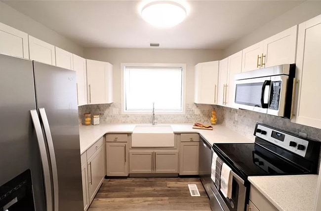 Building Photo - 5733 Waterwood ~ Waters Edge