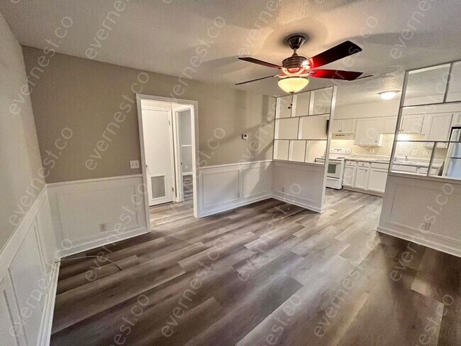 Building Photo - 3216 Gleason Dr