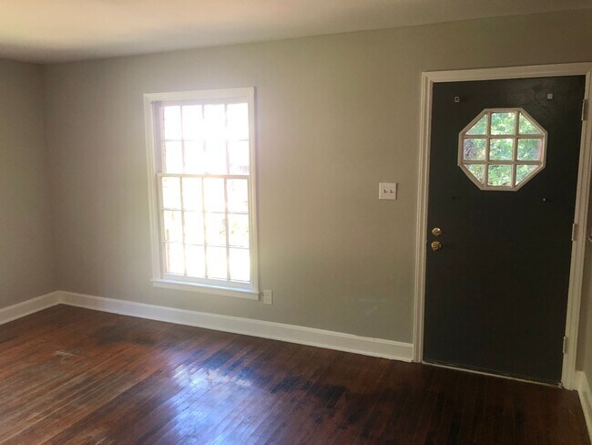 Foto del edificio - 3024-3026 Amity Garden Duplex