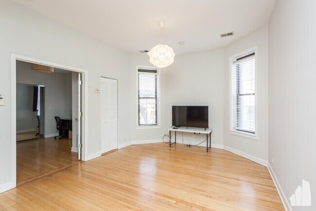 Foto del edificio - 2 Bed/1 Bath with In-Unit Laundry | Close ...