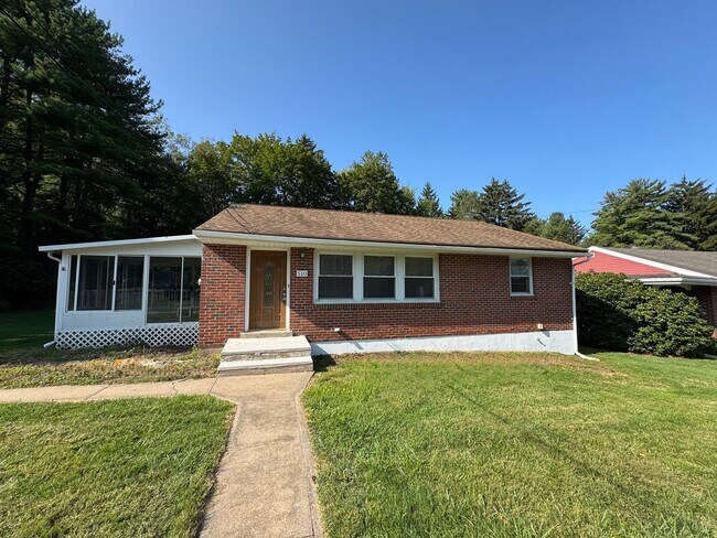 Foto del edificio - Quiet Ranch 3 bedroom home in Emmaus
