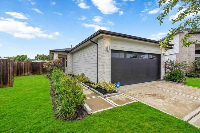 Building Photo - 2802 Wingmore Ln