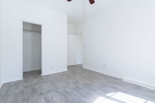Foto del interior - Newly Remodeled Units with Brick Exposure