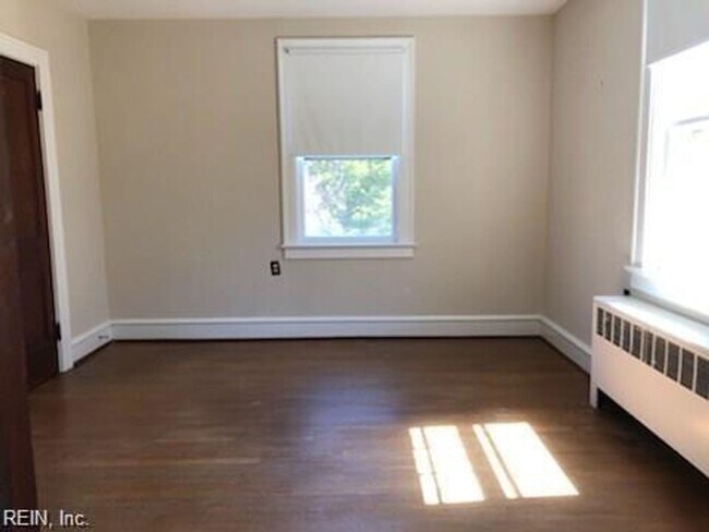 Building Photo - 4 BED 2.5BA SINGLE FAMILY HOME