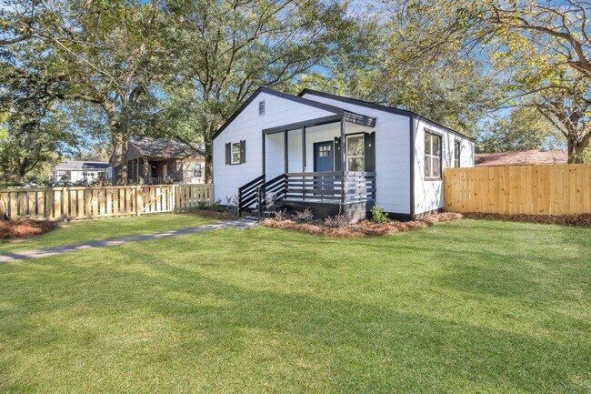 Foto del edificio - Beautifully renovated 3 bedroom, 2 bathroom home in the heart of North Charleston
