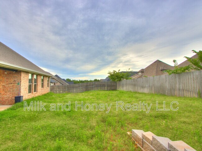 Building Photo - 8140 Jenny Ln
