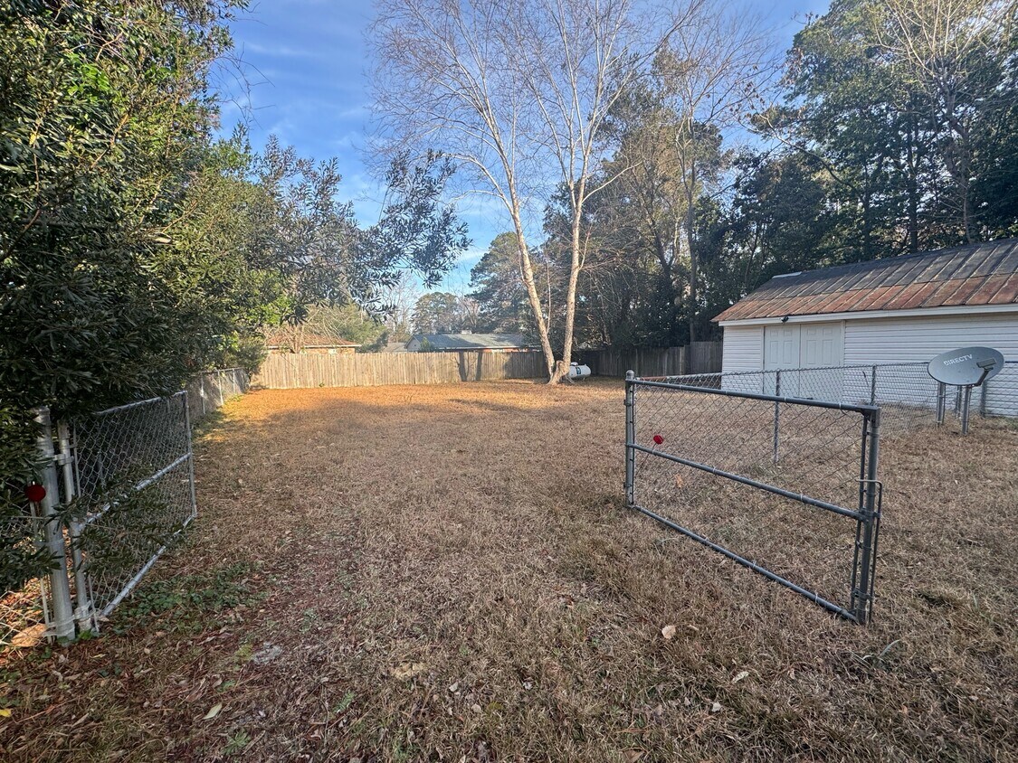 Building Photo - 1110 W Main St