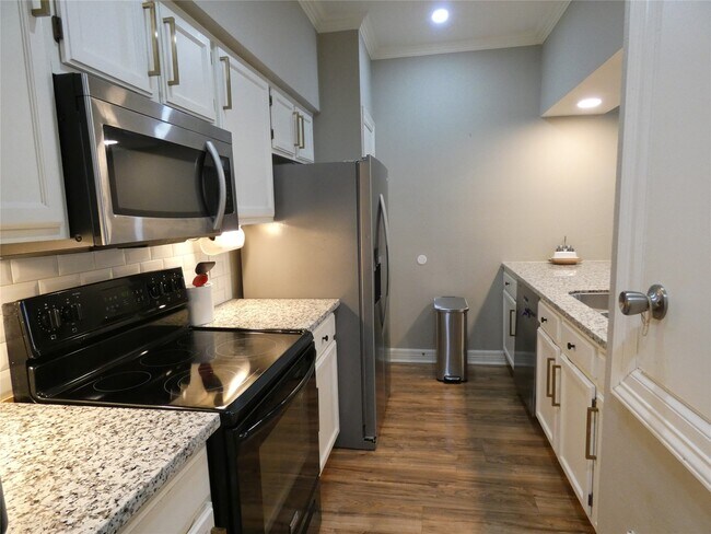 Foto del edificio - 3780 Tanglewilde St