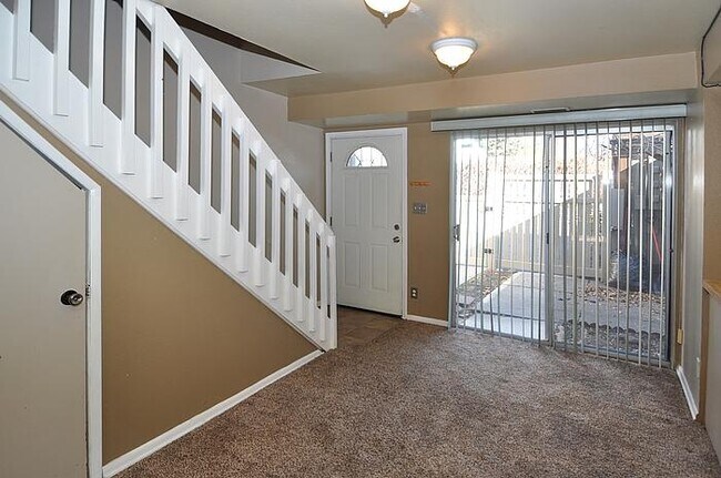 Building Photo - 5390 Tonalea Dr