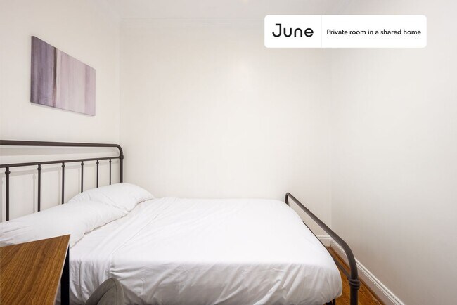 Foto del edificio - Private bedroom in 3 bed/1 bath Home