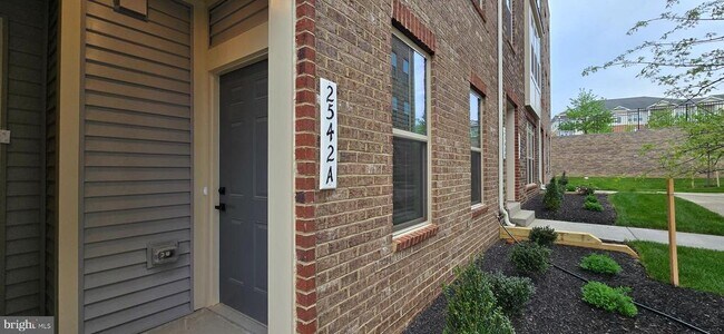 Building Photo - 2542 -A Verona Pl